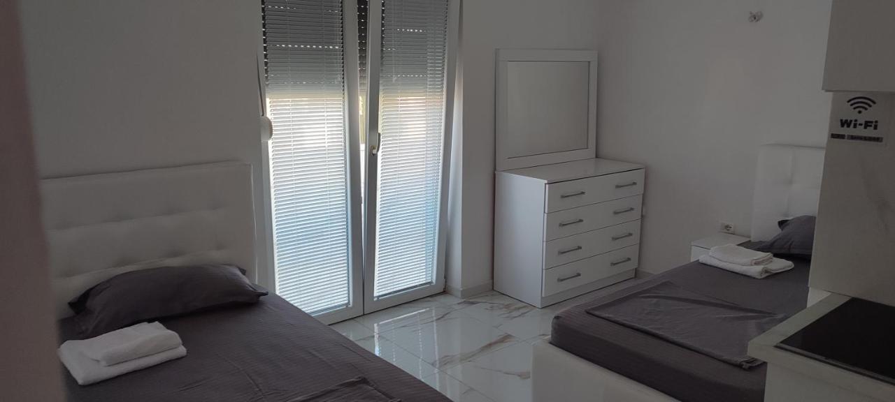 Golem Apartment Bagian luar foto