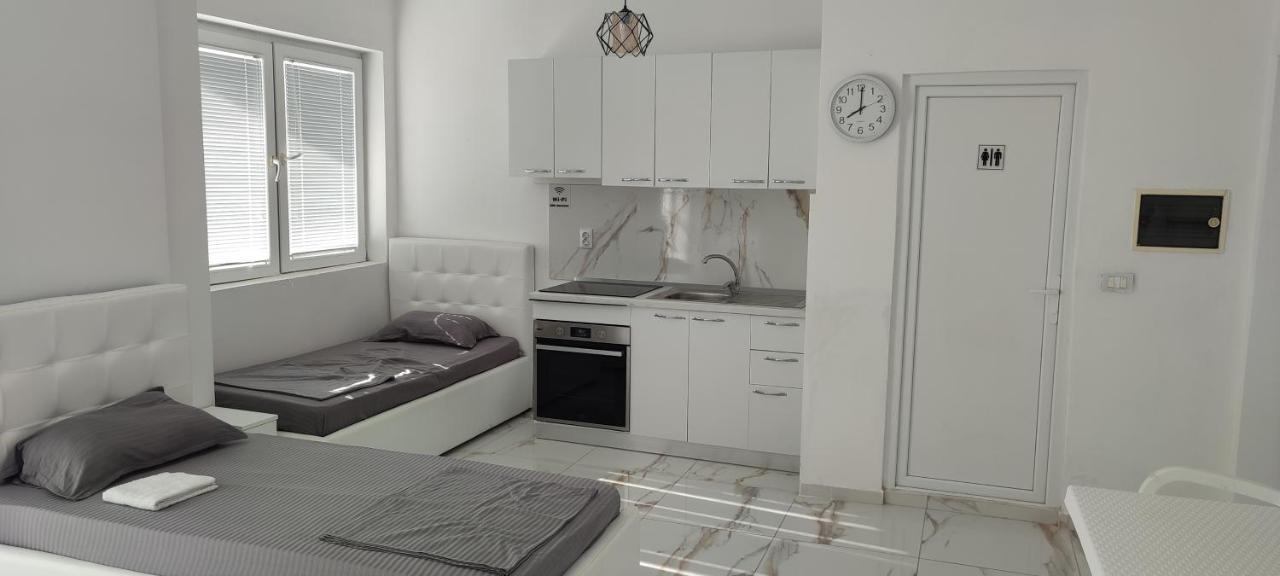 Golem Apartment Bagian luar foto