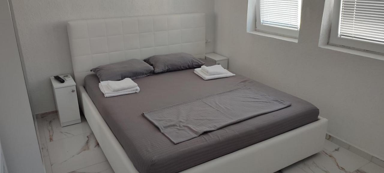 Golem Apartment Bagian luar foto