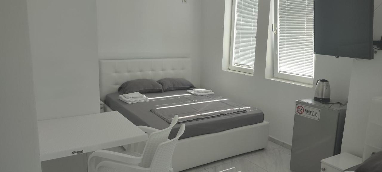 Golem Apartment Bagian luar foto