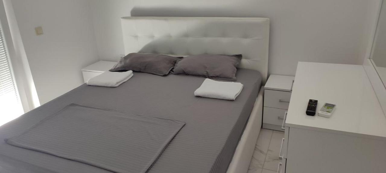 Golem Apartment Bagian luar foto