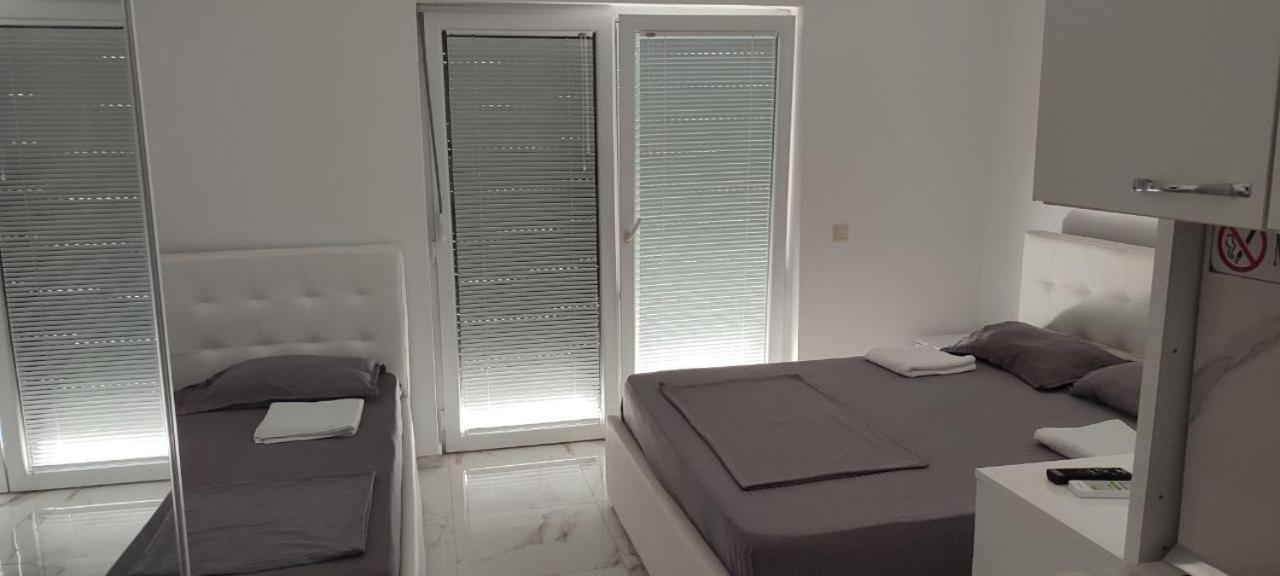 Golem Apartment Bagian luar foto