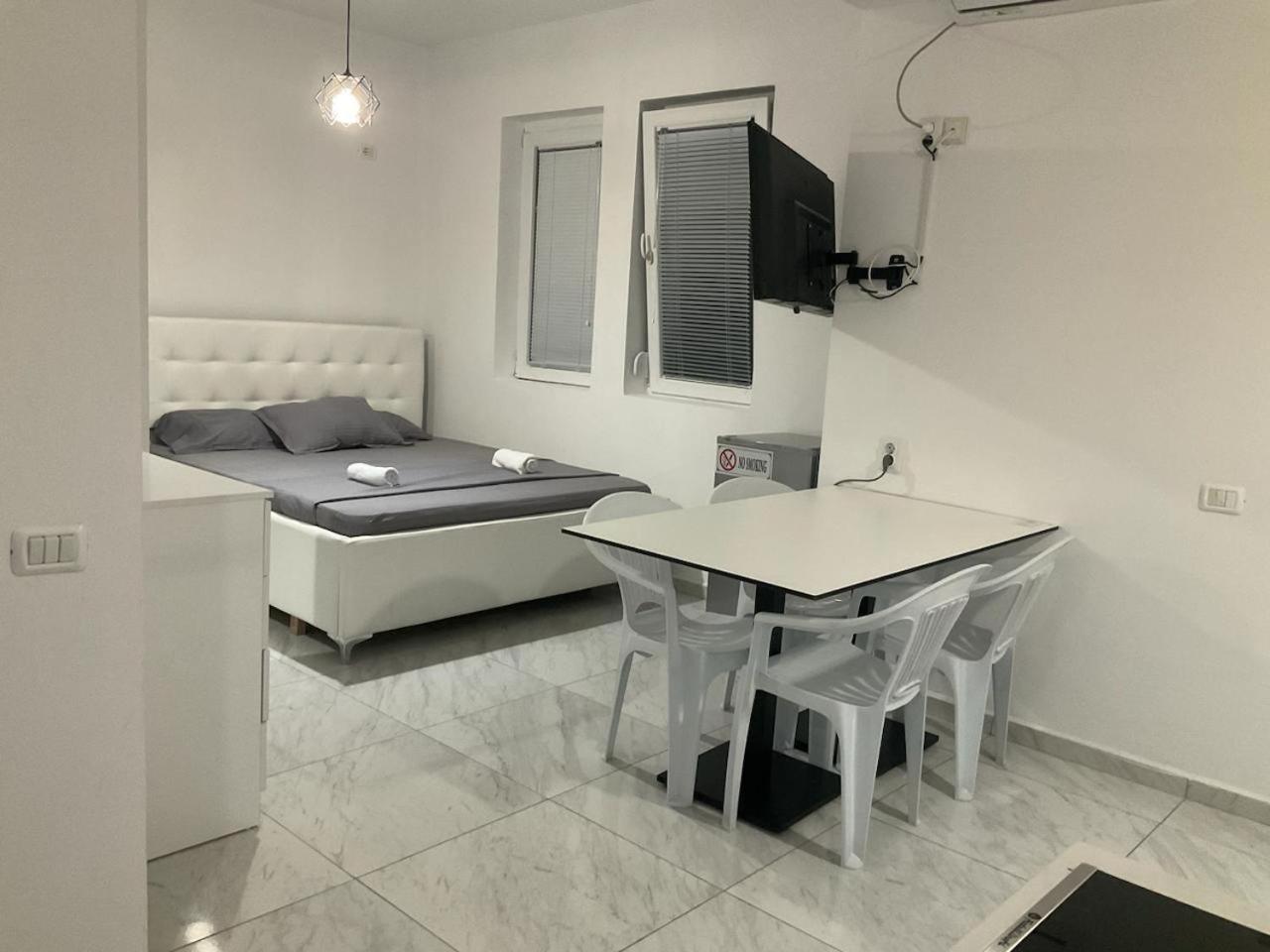 Golem Apartment Bagian luar foto