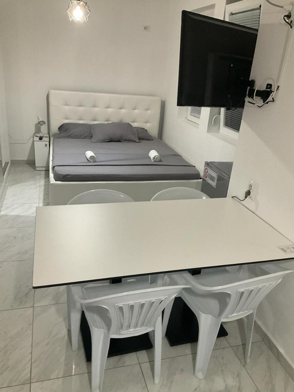 Golem Apartment Bagian luar foto