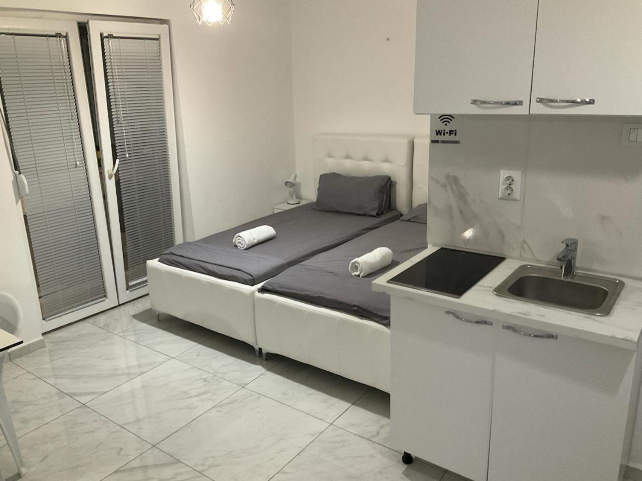 Golem Apartment Bagian luar foto